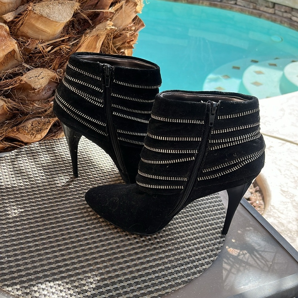 Qupid Luxe Black zipper heels size 8 - Picture 2 of 5
